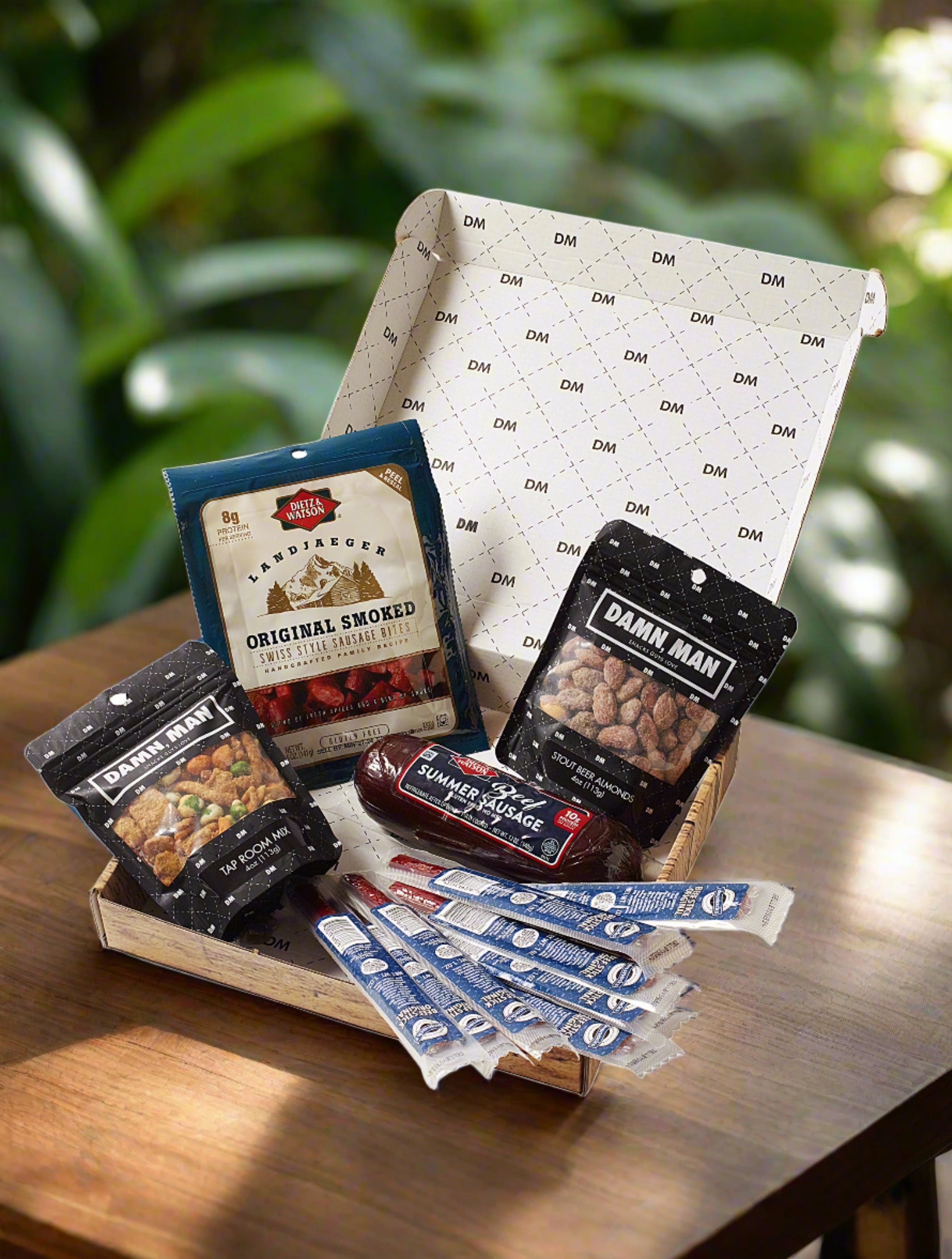 Deluxe Beef & Brews Snack Box – Gourmet Gift for Beer Lovers & Dads ...